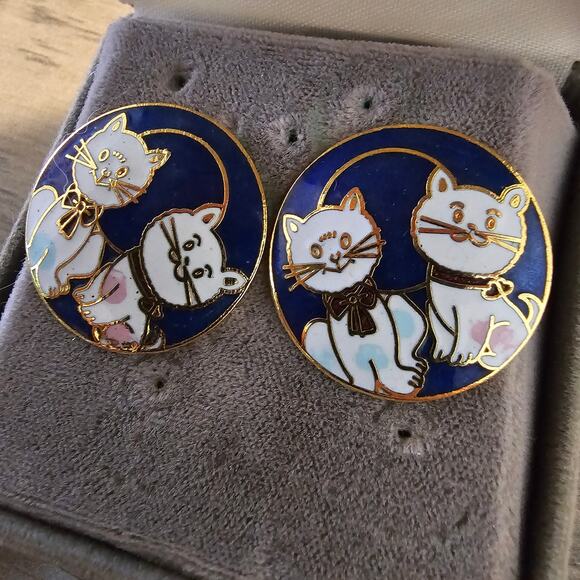 Vintage Cloisonne Enamel White Cats Stud Earrings Kitten Jewelry Gold Tone Kitty - Picture 2 of 5
